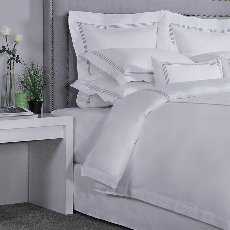 Customized 300TC Embroidered Three Lines Hotel Bedding Set1