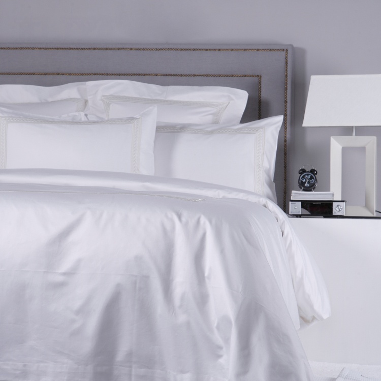 Hot Selling High Quality Cotton Bedding Set Bed Sheet Duvet Cover with Embroidery Logo Design