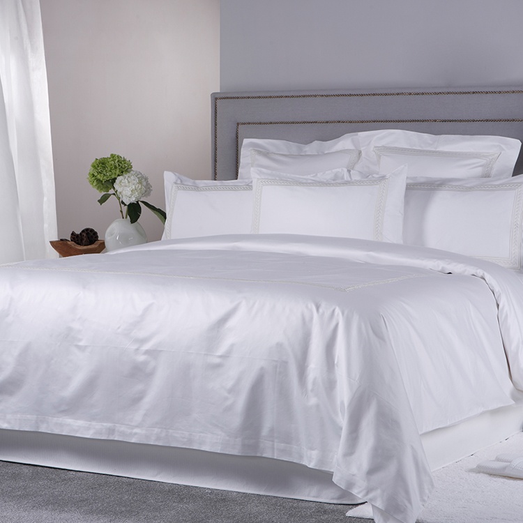 Hot Selling High Quality Cotton Bedding Set Bed Sheet Duvet Cover with Embroidery Logo Design
