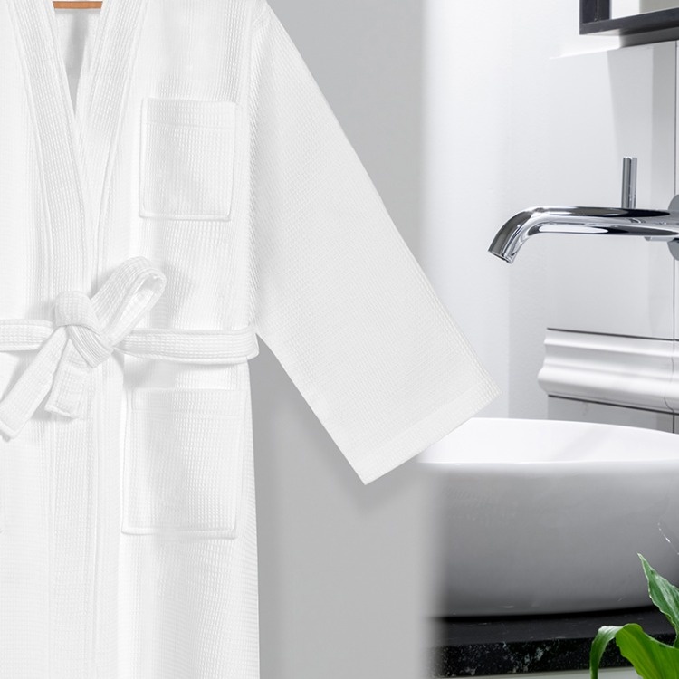 High Quality Personalized Fleece Hotel Robe Women's Sleepwear Dressing Oversize Thick Microfiber Hooded Bathrobe
