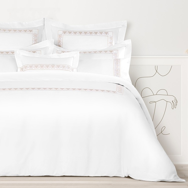 Latest Design Gold Embroidery Style Hotel Linen Customized 40s 60s 80s 100s Bedding Set White Duvet Cover Bedsheet