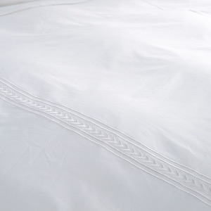 Hot Selling High Quality Cotton Bedding Set Bed Sheet Duvet Cover with Embroidery Logo Design