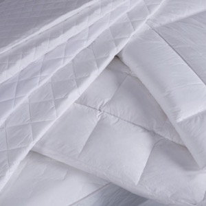 La cama desprendible suave de la fábrica acolchó la cubierta del protector del colchón/el cojín de colchón antideslizante