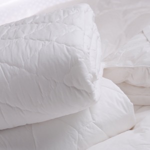 La cama desprendible suave de la fábrica acolchó la cubierta del protector del colchón/el cojín de colchón antideslizante