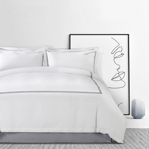 Custom Factory Design Luxury Hotel Bedding Set Black Triple-Line Embroidery Design