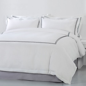 Custom Factory Design Luxury Hotel Bedding Set Black Triple-Line Embroidery Design