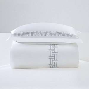 Manufacturing Design High Quality Bedding Set Hotel Woven Embroidered Design Duvet Cover Custom