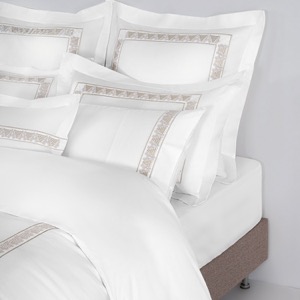Latest Design Gold Embroidery Style Hotel Linen Customized 40s 60s 80s 100s Bedding Set White Duvet Cover Bedsheet